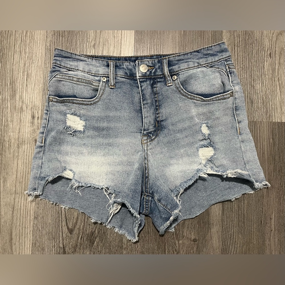 Sofia Jeans by Sofia Vergara Distressed Jean Shorts - Chi - Women’s Sz 2